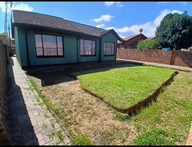 3 BEDROOM HOUSE FOR SALE IN EVATON WEST